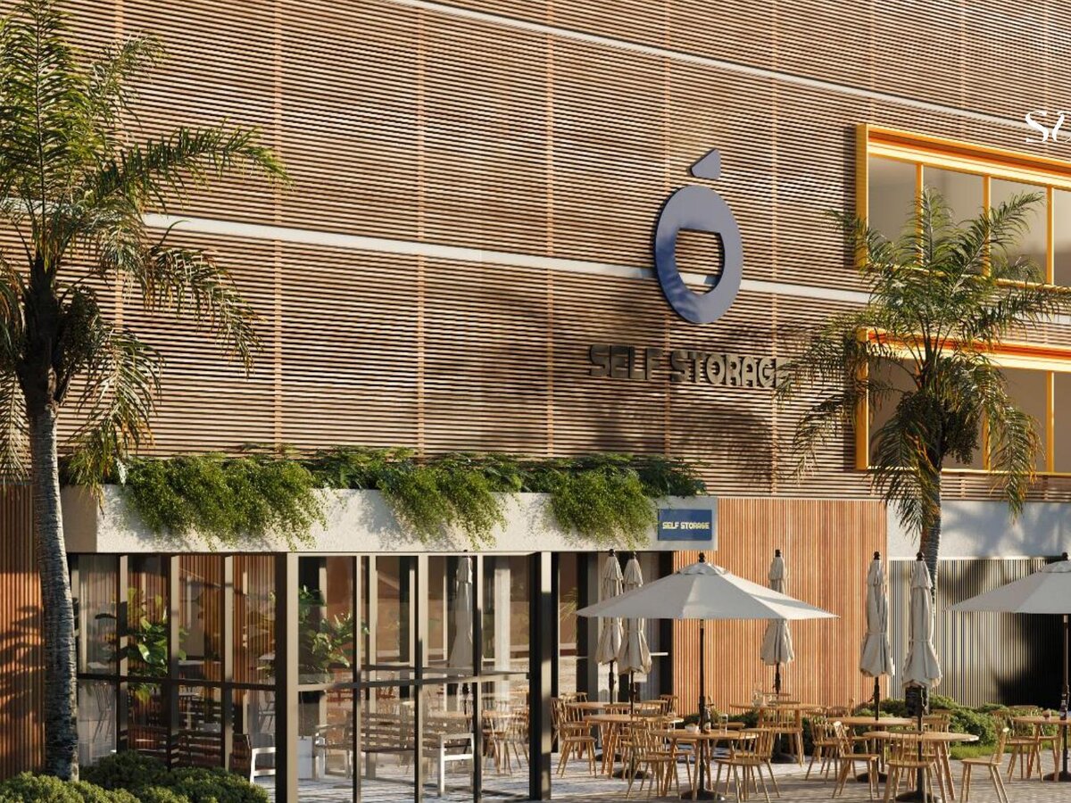 Edifício comercial com self storage e café